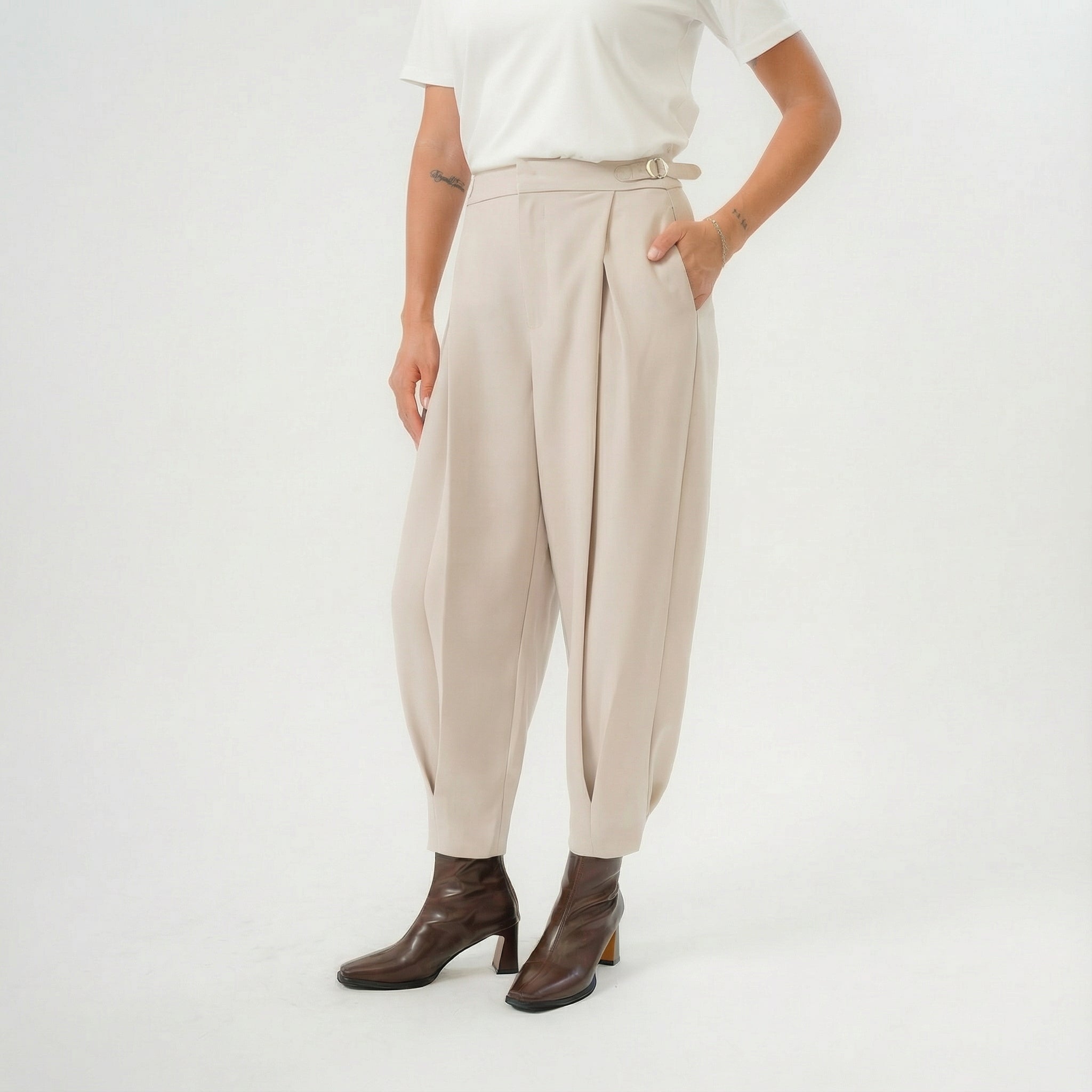 beige cross pleated long pants with balloon sillhouette for daily office wear