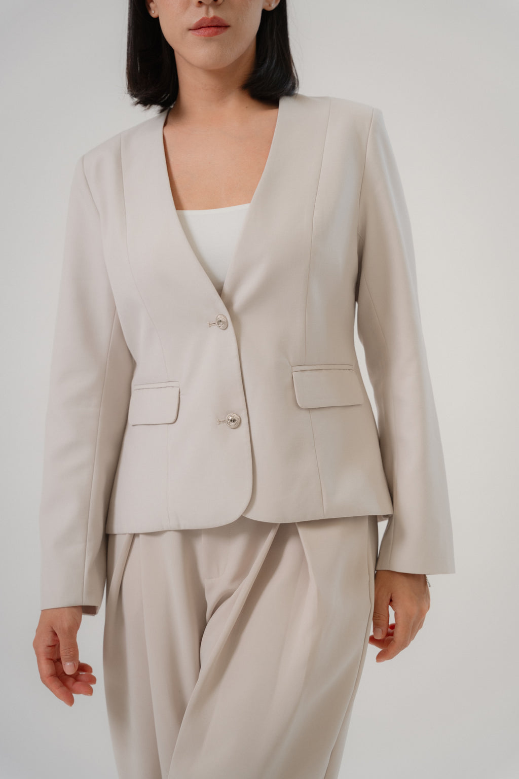 beige tailored blazer with modern silhouette, design for office and city wear